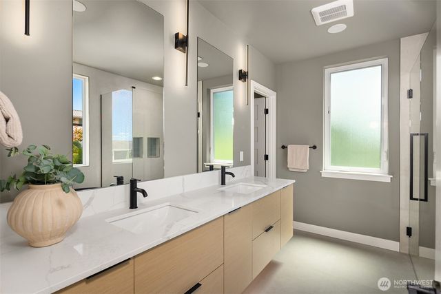 543 16th Avenue W, Kirkland, WA 98033