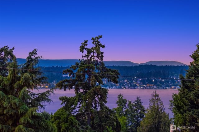 543 16th Avenue W, Kirkland, WA 98033