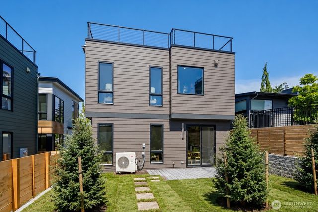 543 16th Avenue W, Kirkland, WA 98033