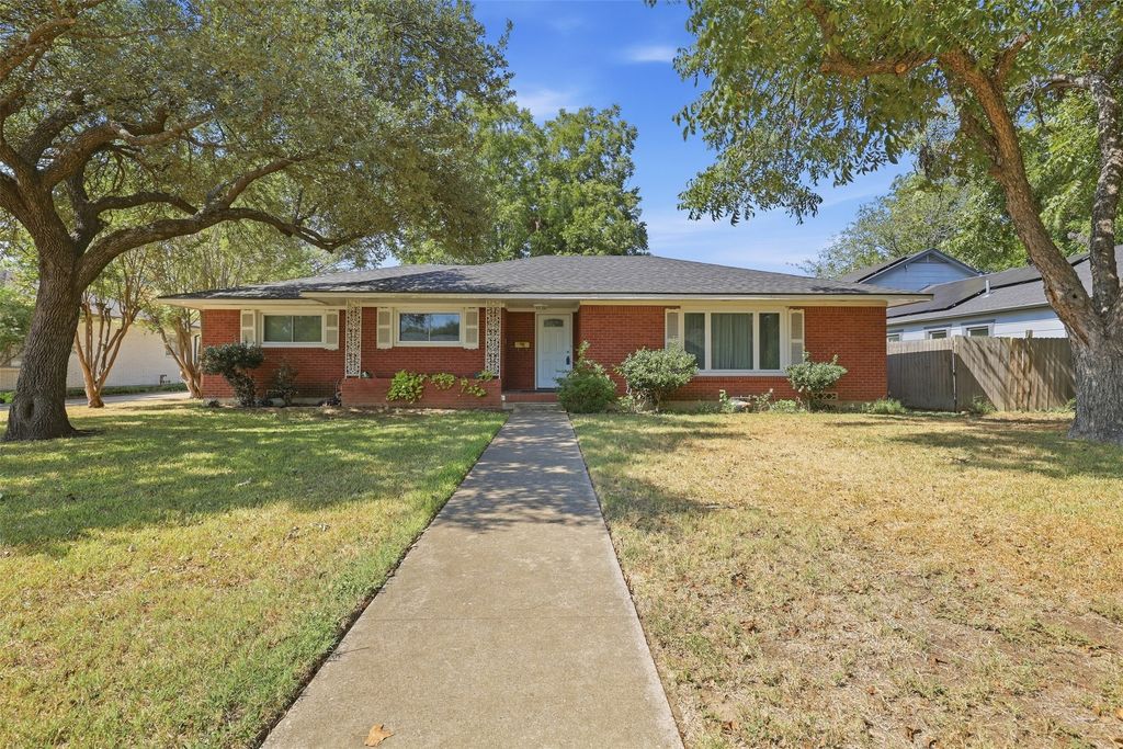 618 Bellevue Drive, Cleburne, TX 76033 — exterior