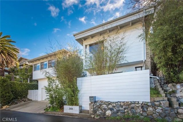 2828 Pacific View, Los Angeles, CA 90068