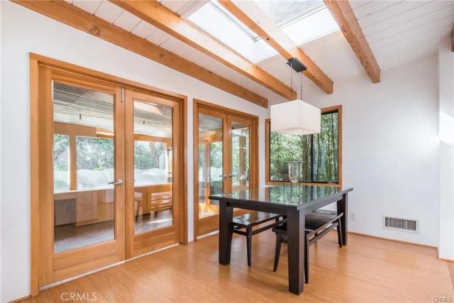 2828 Pacific View, Los Angeles, CA 90068
