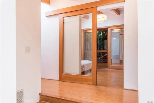 2828 Pacific View, Los Angeles, CA 90068