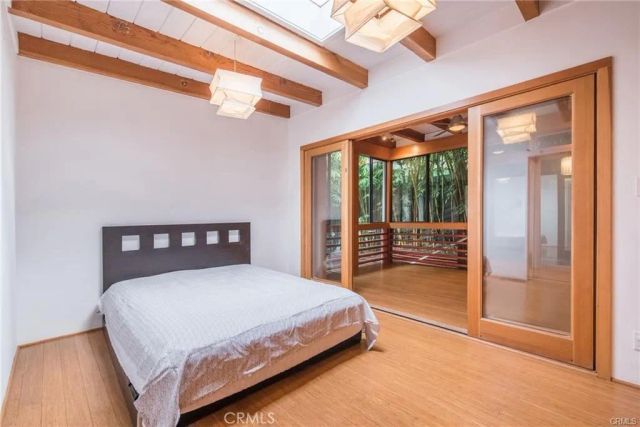 2828 Pacific View, Los Angeles, CA 90068