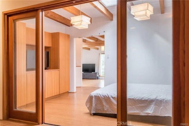 2828 Pacific View, Los Angeles, CA 90068