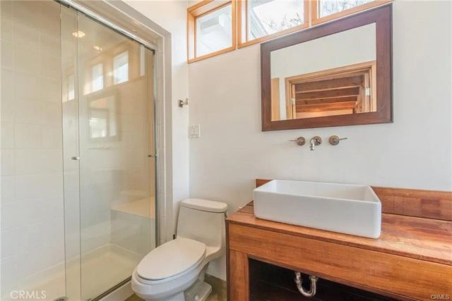 2828 Pacific View, Los Angeles, CA 90068