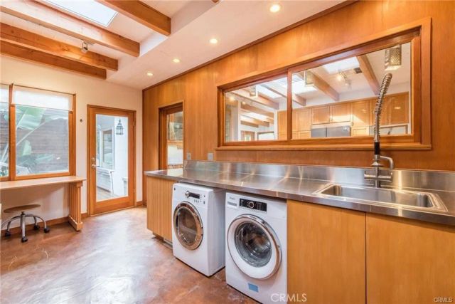 2828 Pacific View, Los Angeles, CA 90068