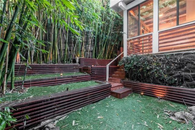 2828 Pacific View, Los Angeles, CA 90068