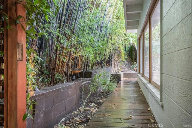 2828 Pacific View, Los Angeles, CA 90068