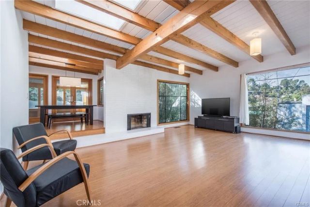 2828 Pacific View, Los Angeles, CA 90068