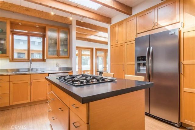 2828 Pacific View, Los Angeles, CA 90068