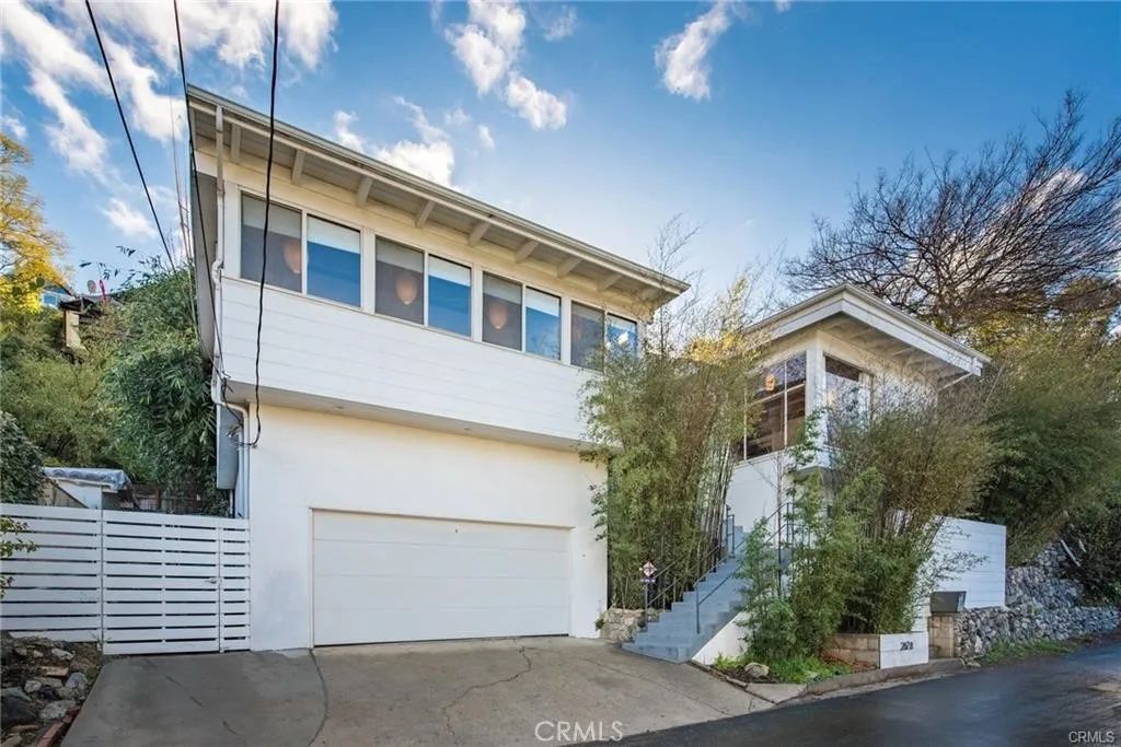 2828 Pacific View, Los Angeles, CA 90068