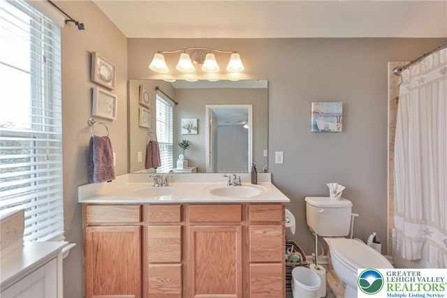 3476 Westminster Way, Upper Nazareth Twp, PA 18064