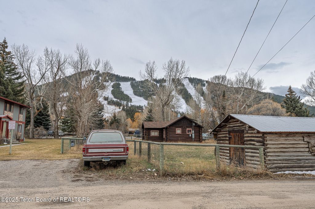 360 E PEARL Avenue, Jackson, WY 83001 photo 24