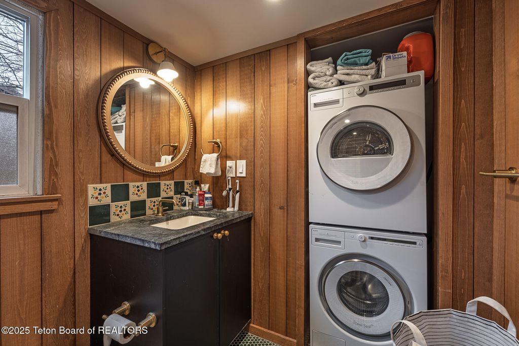 360 E PEARL Avenue, Jackson, WY 83001 photo 8