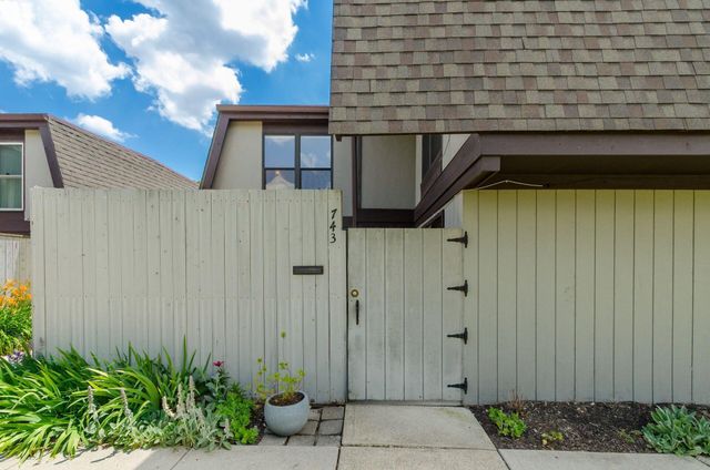 743 Worthington Forest Place, Columbus, OH 43229