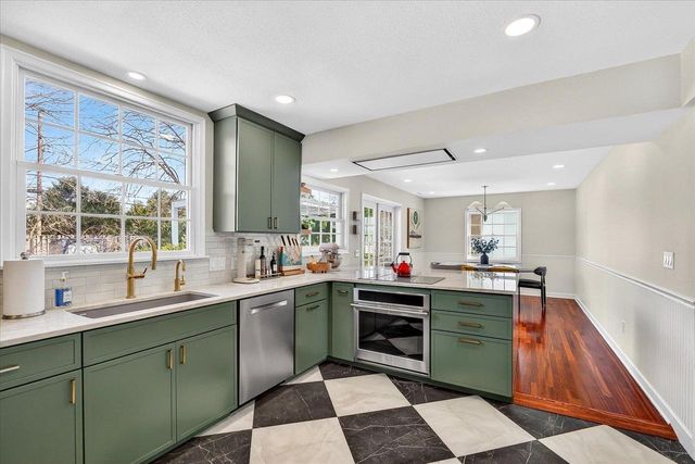 260 Kensington Drive, Madison, WI 53704