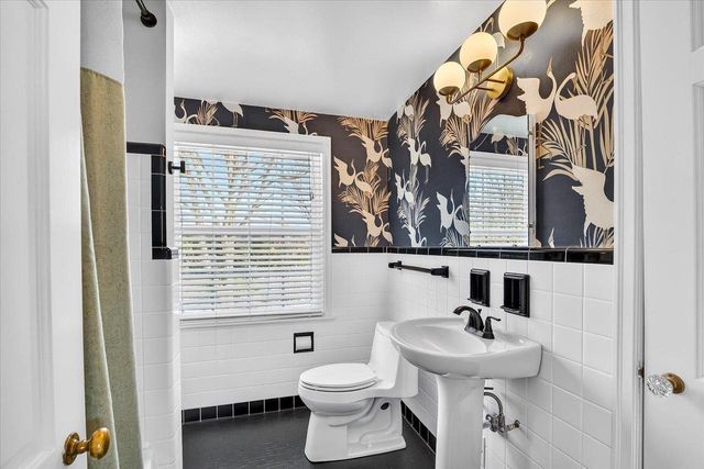 260 Kensington Drive, Madison, WI 53704