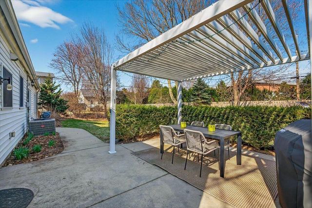 260 Kensington Drive, Madison, WI 53704