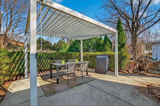 260 Kensington Drive, Madison, WI 53704