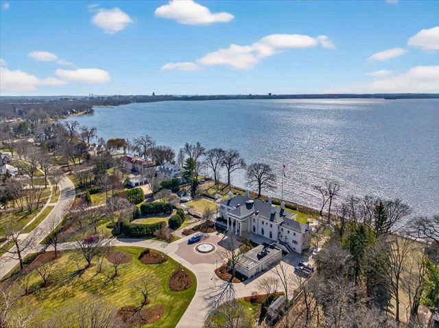 260 Kensington Drive, Madison, WI 53704