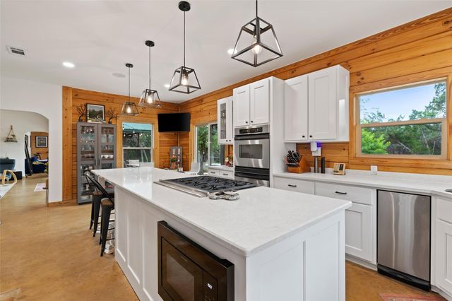 9854 N Weir Loop CIR, Austin, TX 78736