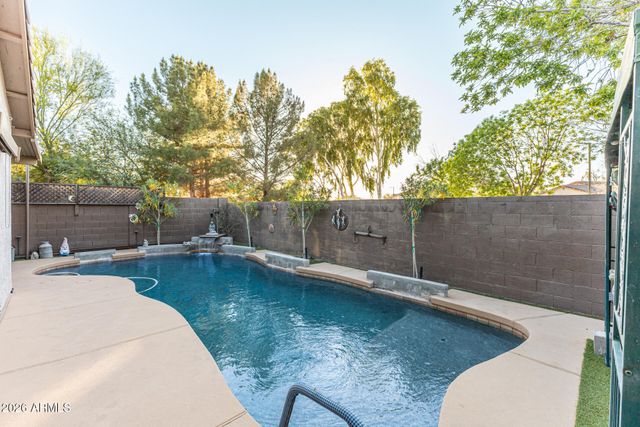 15516 N 169TH Avenue, Surprise, AZ 85388