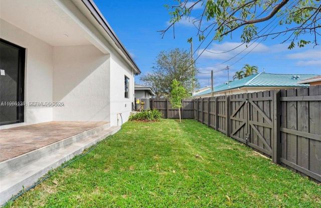 2210 Farragut St, Hollywood, FL 33020