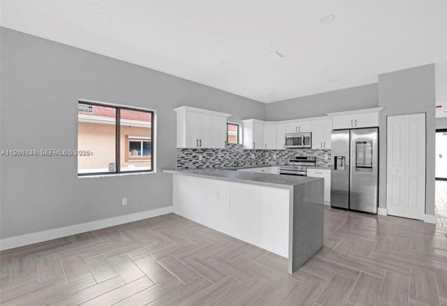 2210 Farragut St, Hollywood, FL 33020