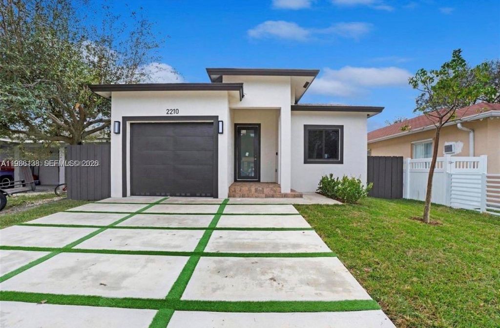 2210 Farragut St, Hollywood, FL 33020