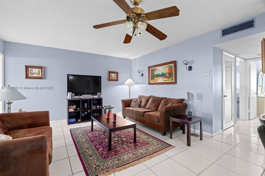 5300 Washington St J115, Hollywood, FL 33021