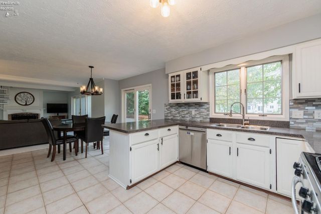 32263 Plumbrook Court, Avon Lake, OH 44012