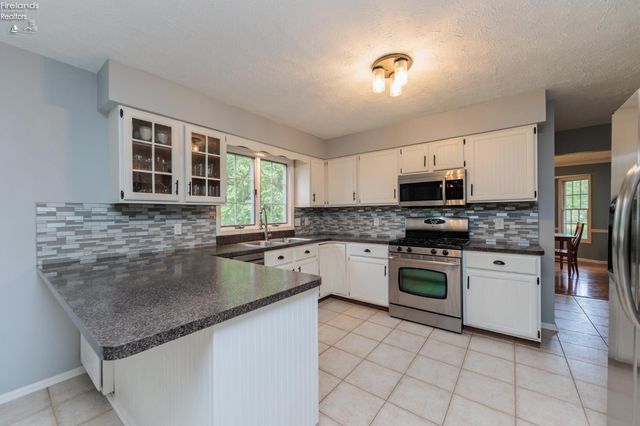 32263 Plumbrook Court, Avon Lake, OH 44012