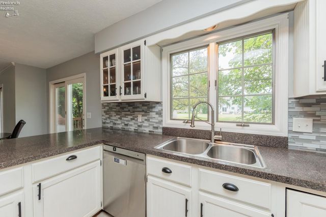 32263 Plumbrook Court, Avon Lake, OH 44012