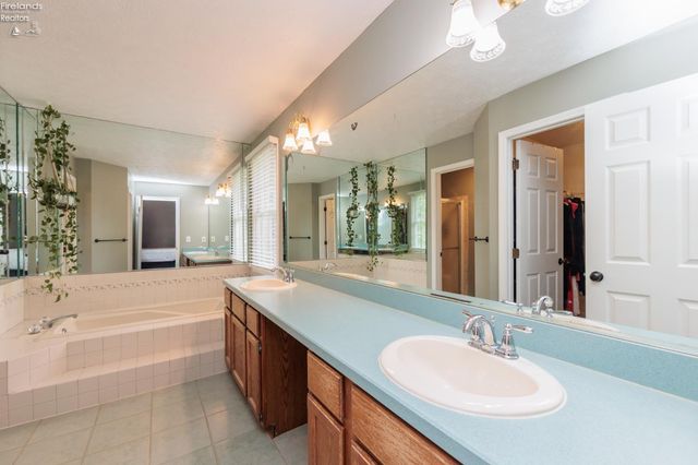 32263 Plumbrook Court, Avon Lake, OH 44012