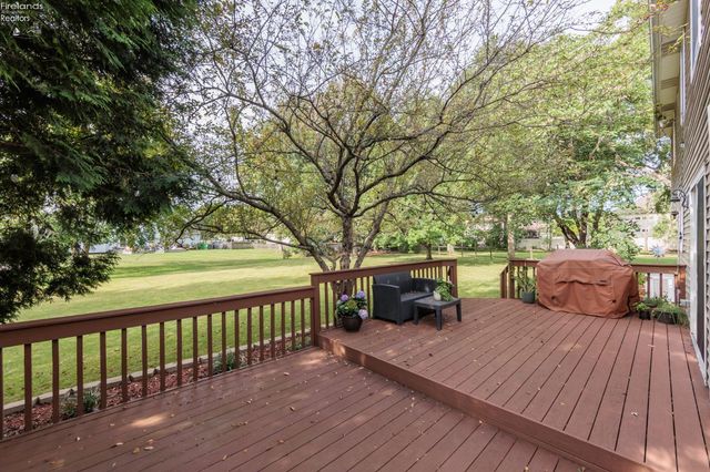 32263 Plumbrook Court, Avon Lake, OH 44012