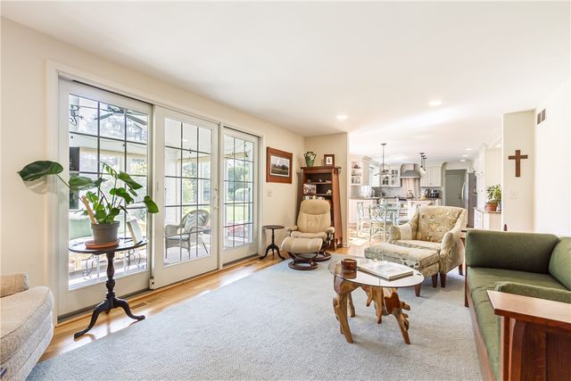 10 Fenimore Drive, Pittsford, NY 14534
