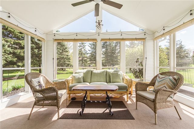 10 Fenimore Drive, Pittsford, NY 14534