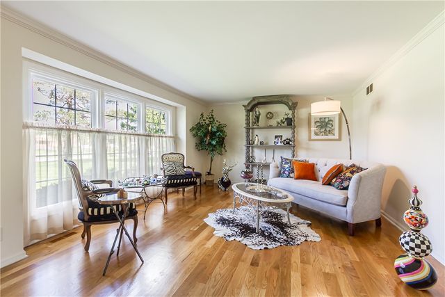 10 Fenimore Drive, Pittsford, NY 14534