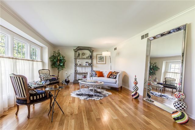 10 Fenimore Drive, Pittsford, NY 14534
