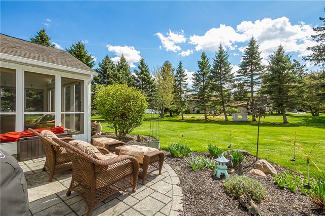 10 Fenimore Drive, Pittsford, NY 14534