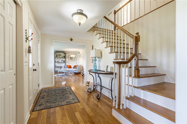 10 Fenimore Drive, Pittsford, NY 14534