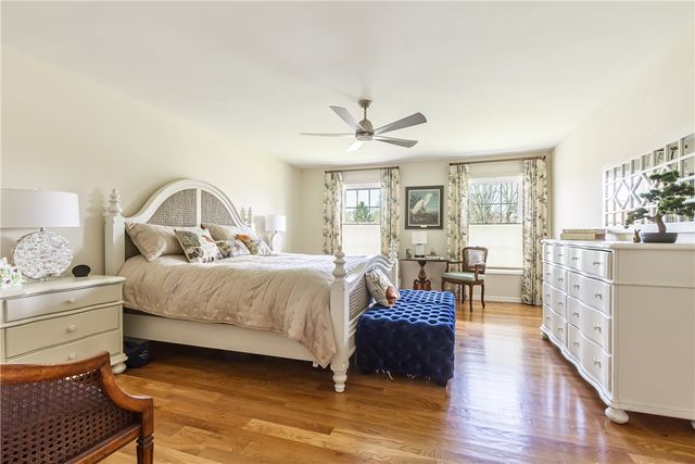 10 Fenimore Drive, Pittsford, NY 14534