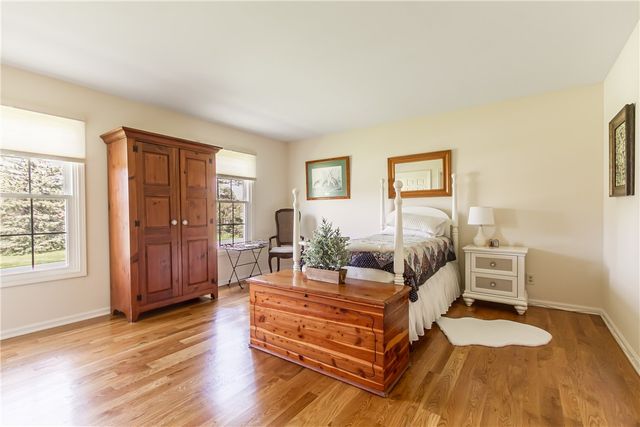 10 Fenimore Drive, Pittsford, NY 14534