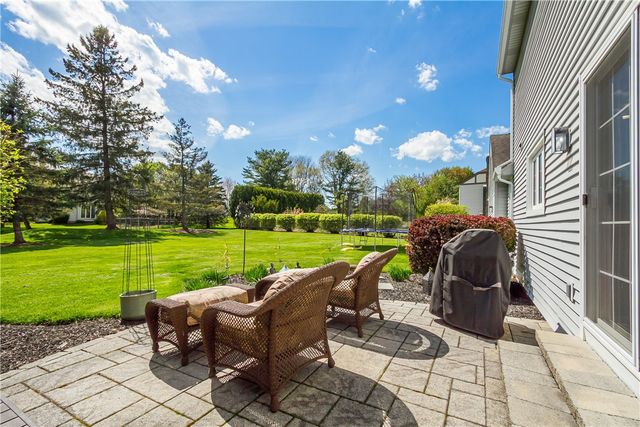 10 Fenimore Drive, Pittsford, NY 14534
