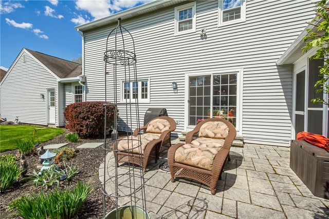 10 Fenimore Drive, Pittsford, NY 14534
