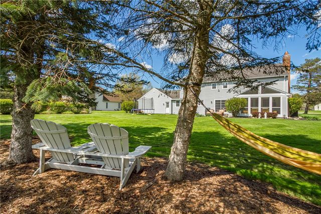 10 Fenimore Drive, Pittsford, NY 14534