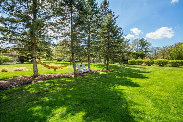 10 Fenimore Drive, Pittsford, NY 14534