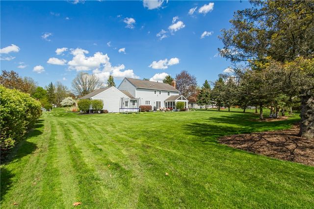 10 Fenimore Drive, Pittsford, NY 14534