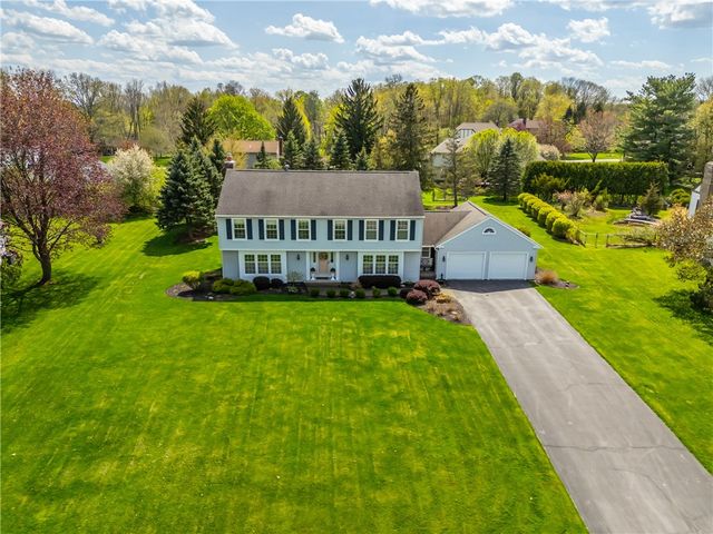 10 Fenimore Drive, Pittsford, NY 14534
